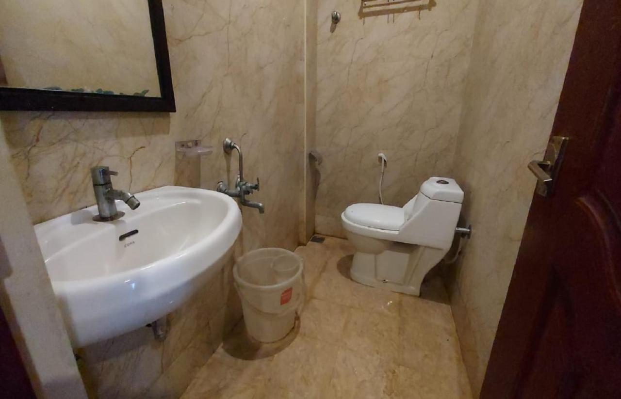 Royal Grand Bed and Breakfast Tambaram Exteriör bild